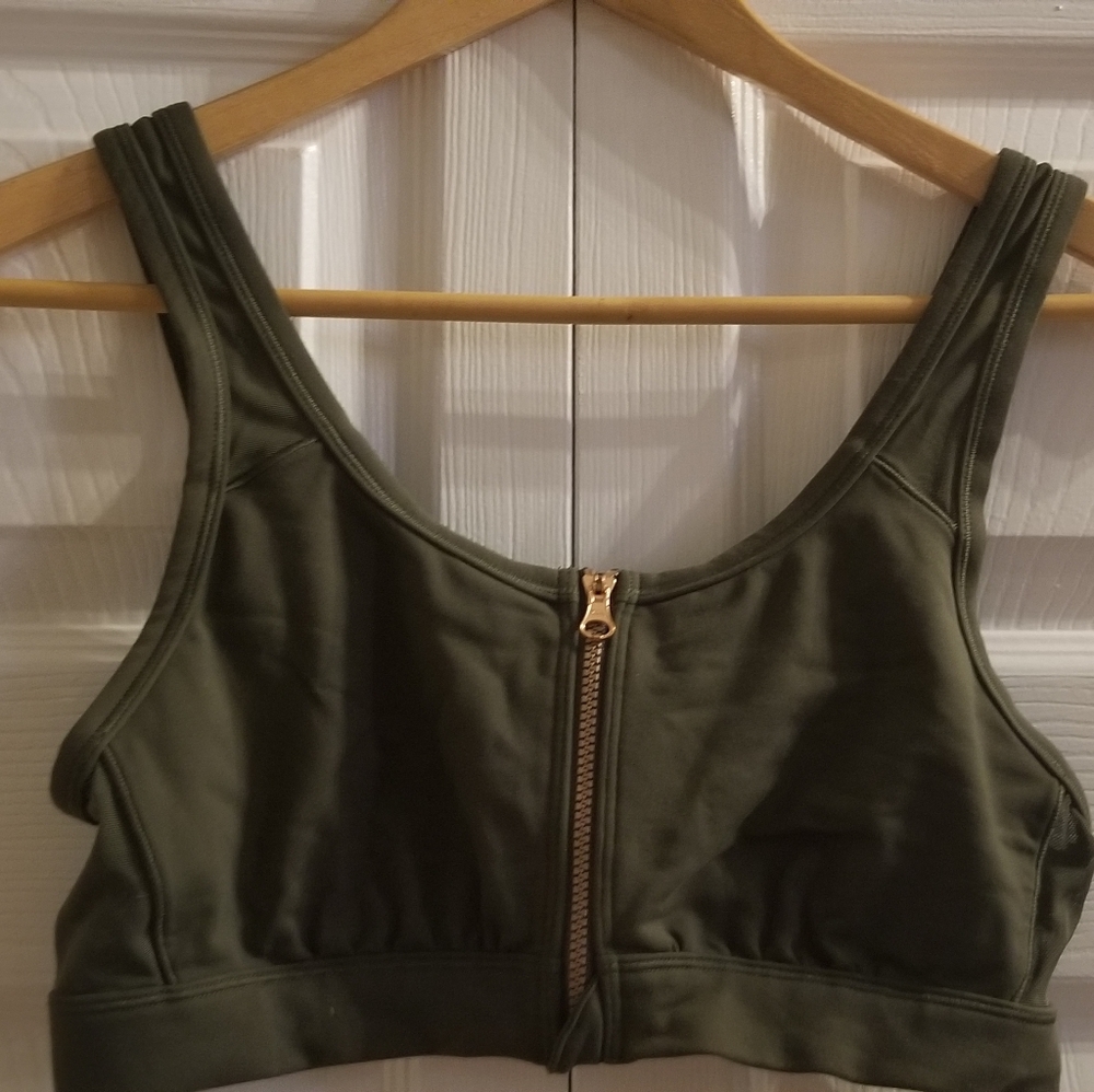 Front-zip athletic bra - Picture 1 of 2